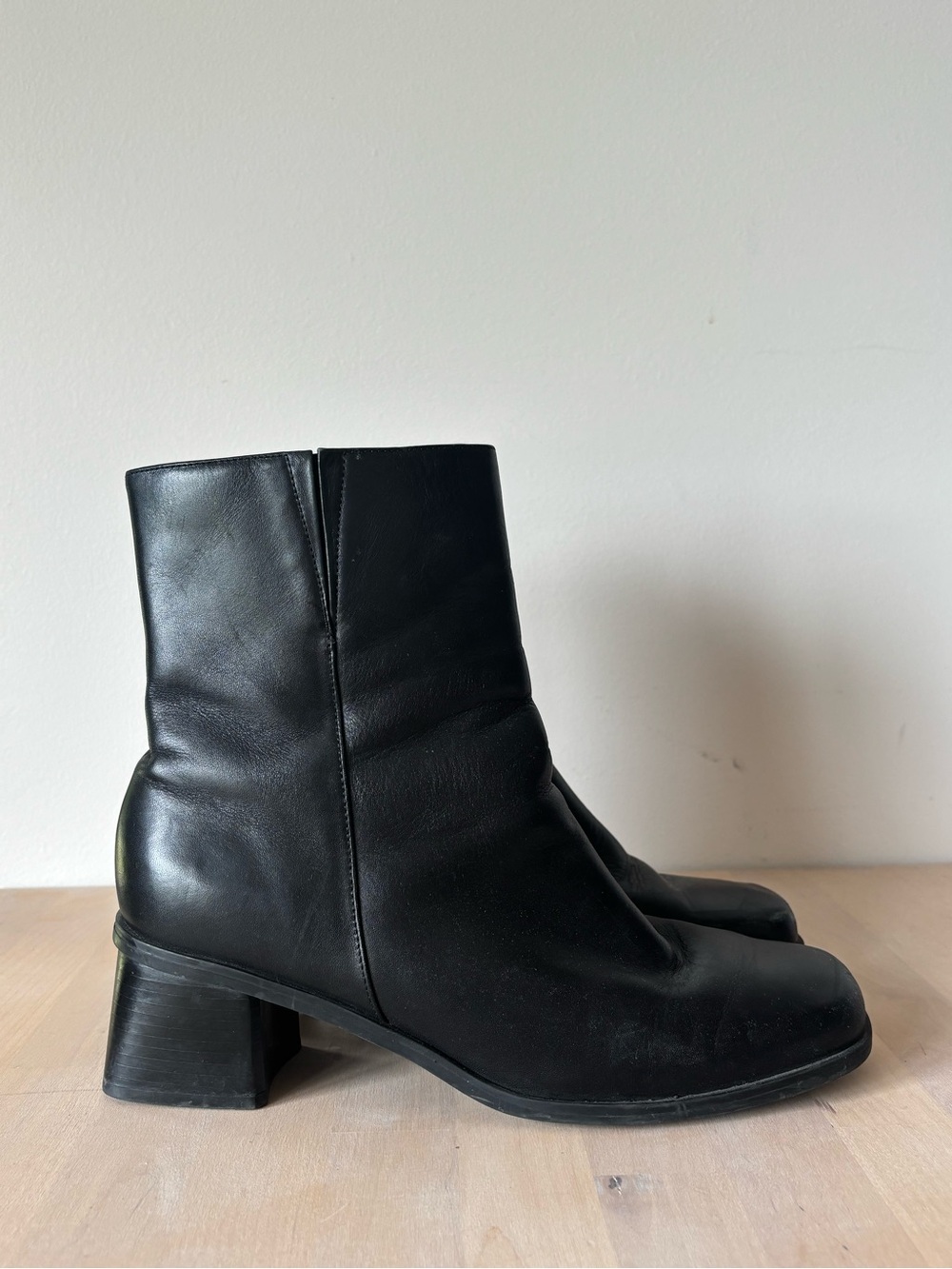 Women’s Naturalizer Black Leather Block Heel Boots Size 9